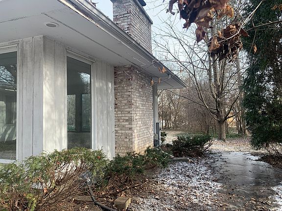 3rd image of 367 N Park Blvd