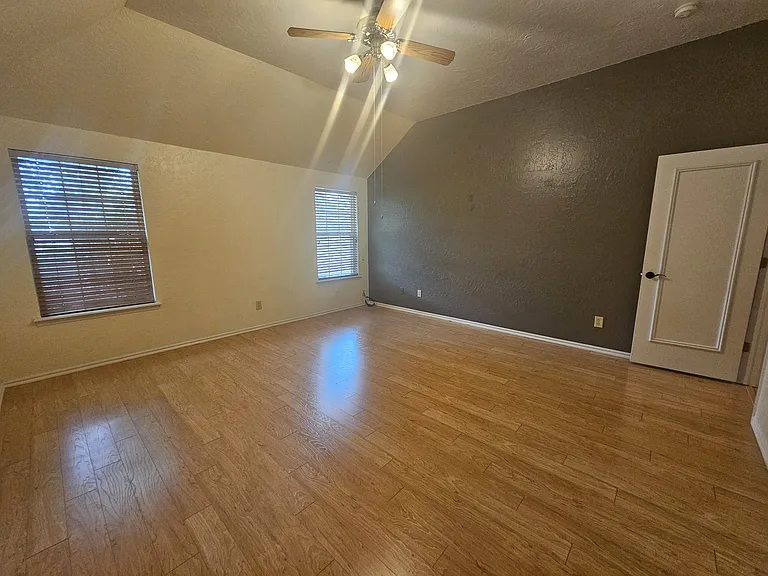 7 NW Forest Ln — Photo 12