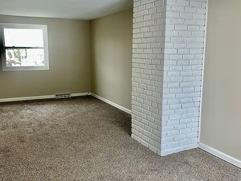 8038 Evesborough Dr — Photo 5