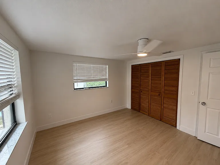 5817 10th Ave — Photo 9