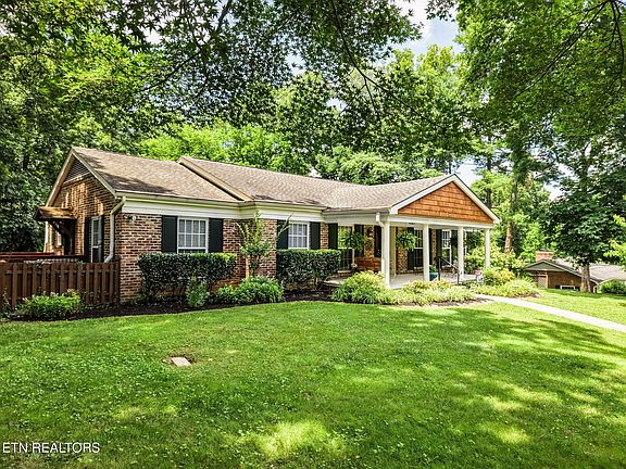 2nd image of 313 Forest Oak Dr