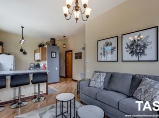 645 W Grand Ave APT 3F, Chicago, IL 60654