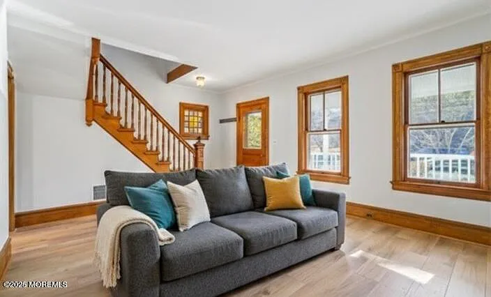 5 bed, 2.5 bath, 2208 sqft, $3,000 — Photo 2