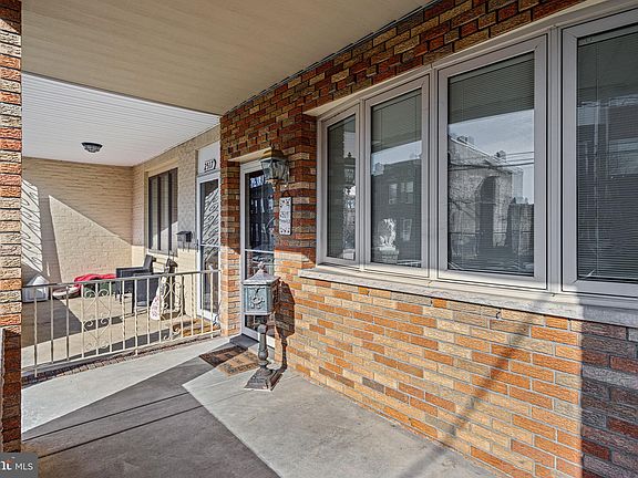 4th image of 2519 E Monmouth St