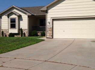 832 N Redbud Ct, Valley Center, KS 67147