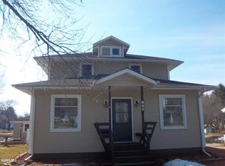 311 E 2nd St, Chadwick, IL 61014