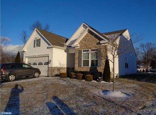 3 Applegate Dr, Florence, NJ 08518