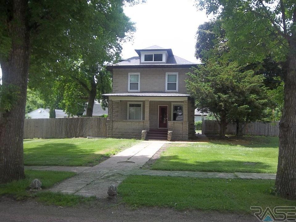 1st image of 300 S Josephine Ave