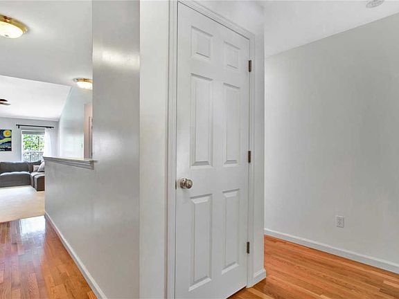4th image of 12010 Maryland Manor Dr