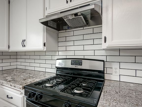 3rd image of 2164 Arden Dr W