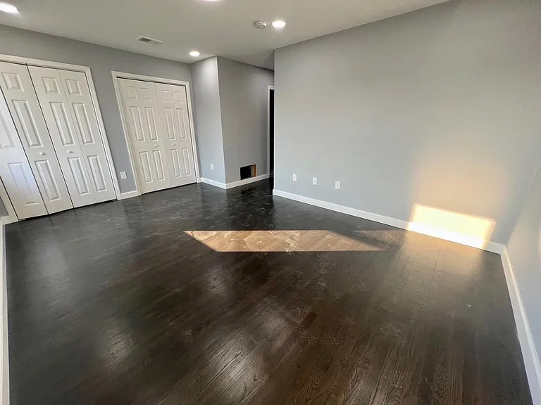 135 Oxford Ave #2 — Photo 8