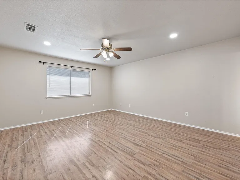 210 Mesquite Cir — Photo 12