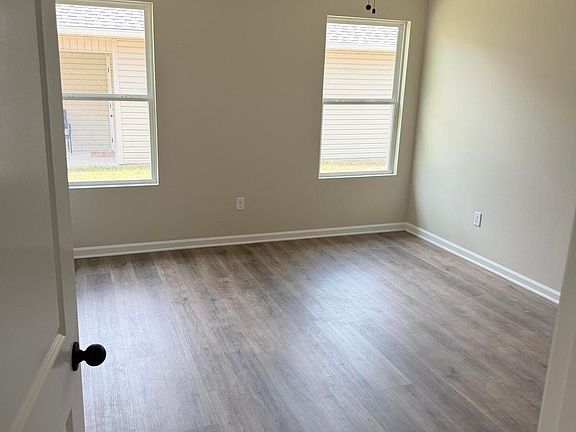 5th image of 2532 E Clark Ave