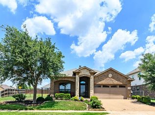 1301 Amazon Dr, Justin, TX 76247