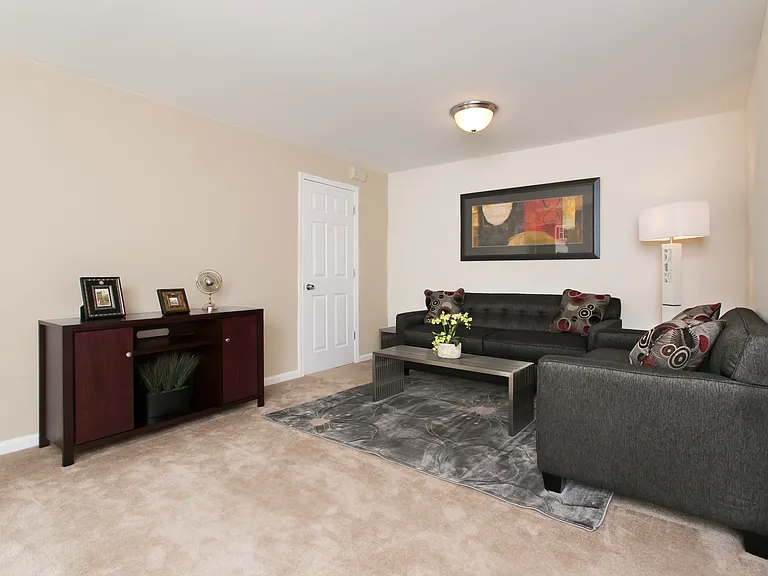 Stratford Apartments — Photo 54