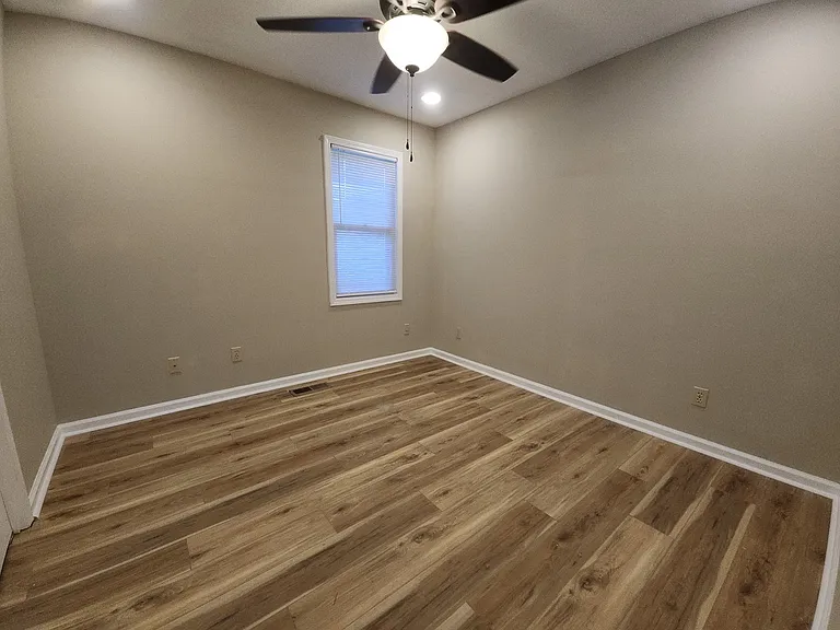 1002 Southwood Dr #2 — Photo 3