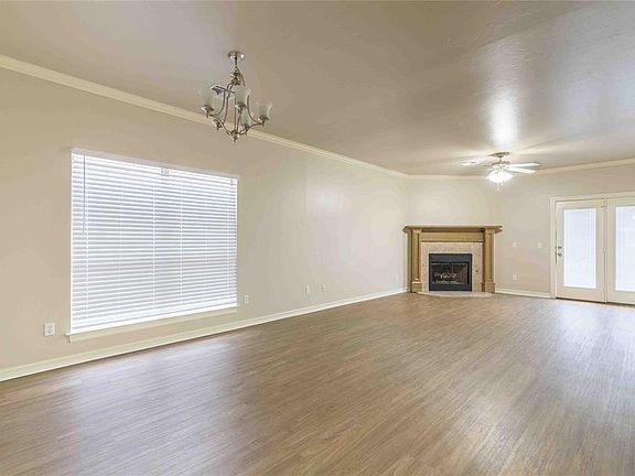 3rd image of 520 SW 123rd Pl
