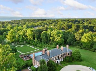 71 Old Tappan Rd, Glen Cove, NY 11542