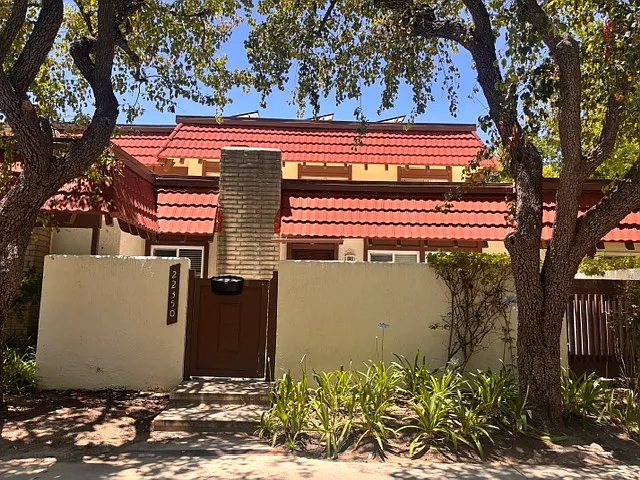 22350 James Alan Cir