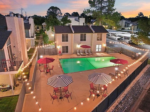 3rd image of 900 Londonderry Ln #159