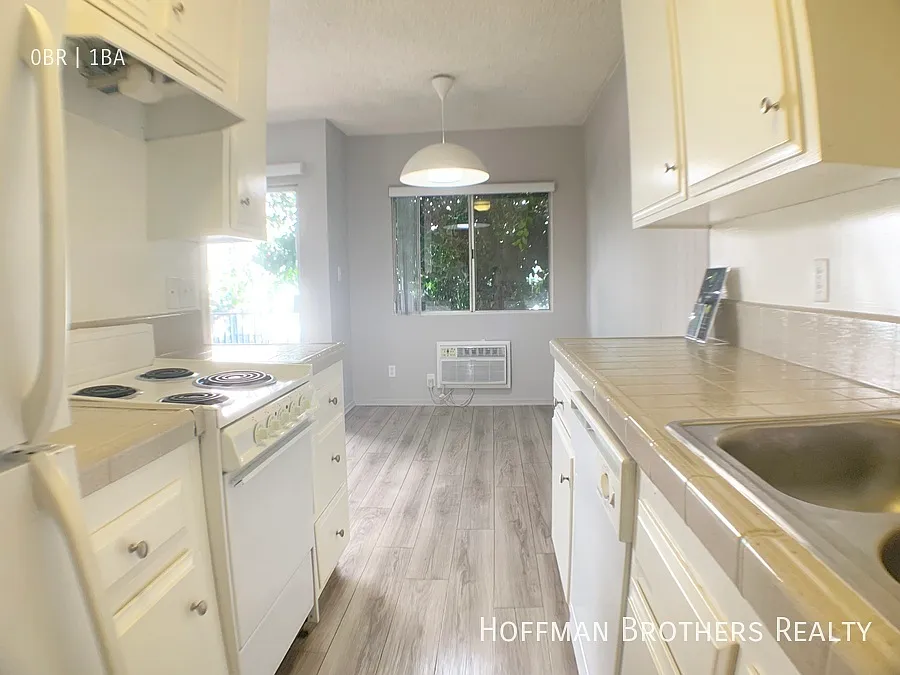 Studio, $1,895 — Photo 4