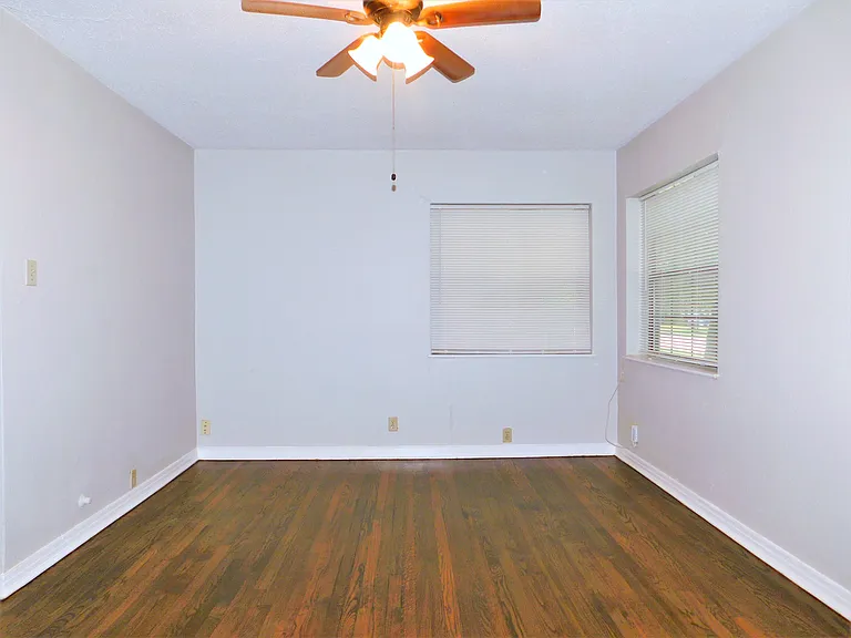 1010 Denton St — Photo 11