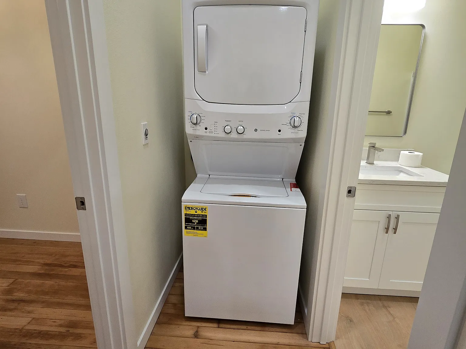 2 bed, 910 sqft, $2,500 — Photo 3