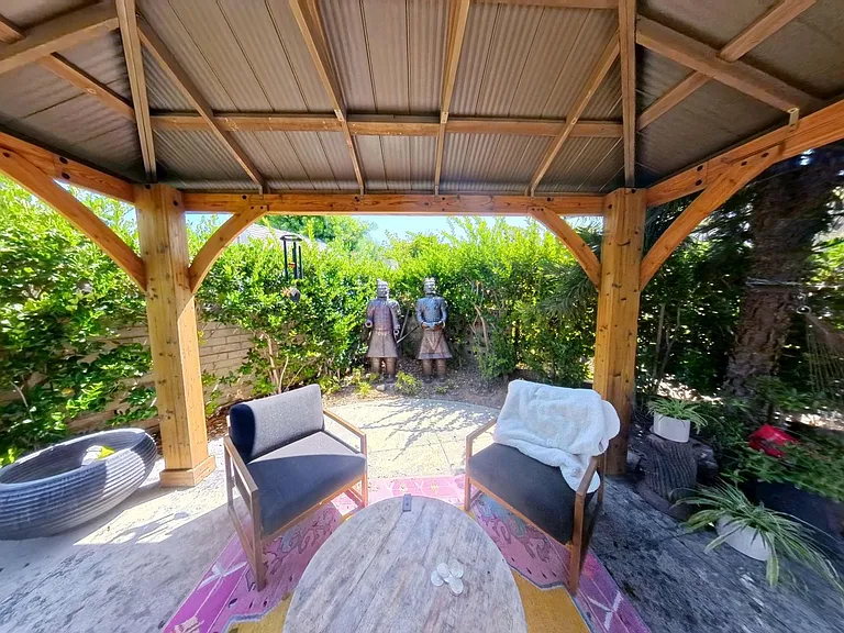630 Beverly Dr — Photo 2