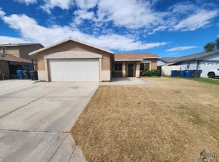 1087 Pine Ct, Brawley, CA 92227