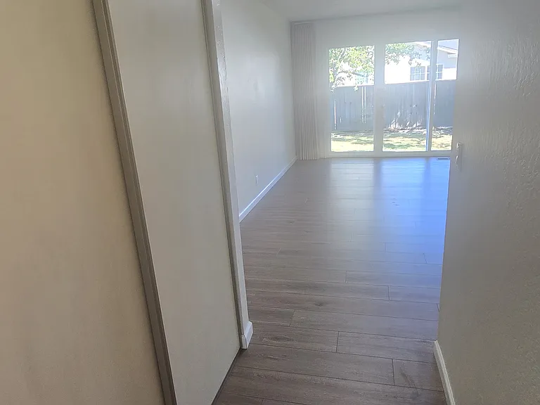 735 Amanda Dr — Photo 15