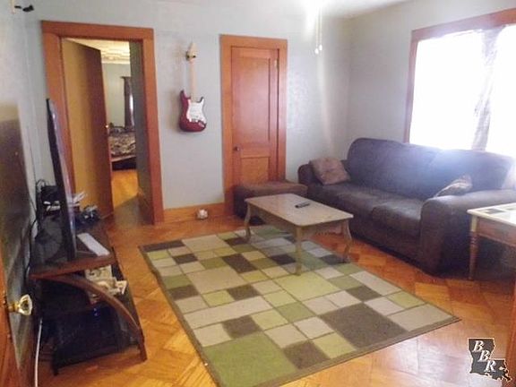 5th image of 733 N Bayou Dr