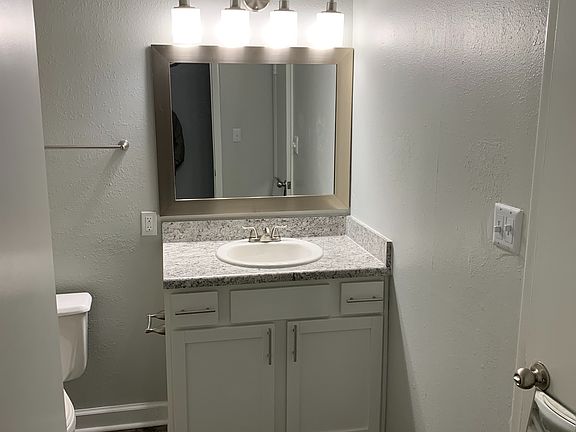 New Irving Heights Upgraded Bathroom