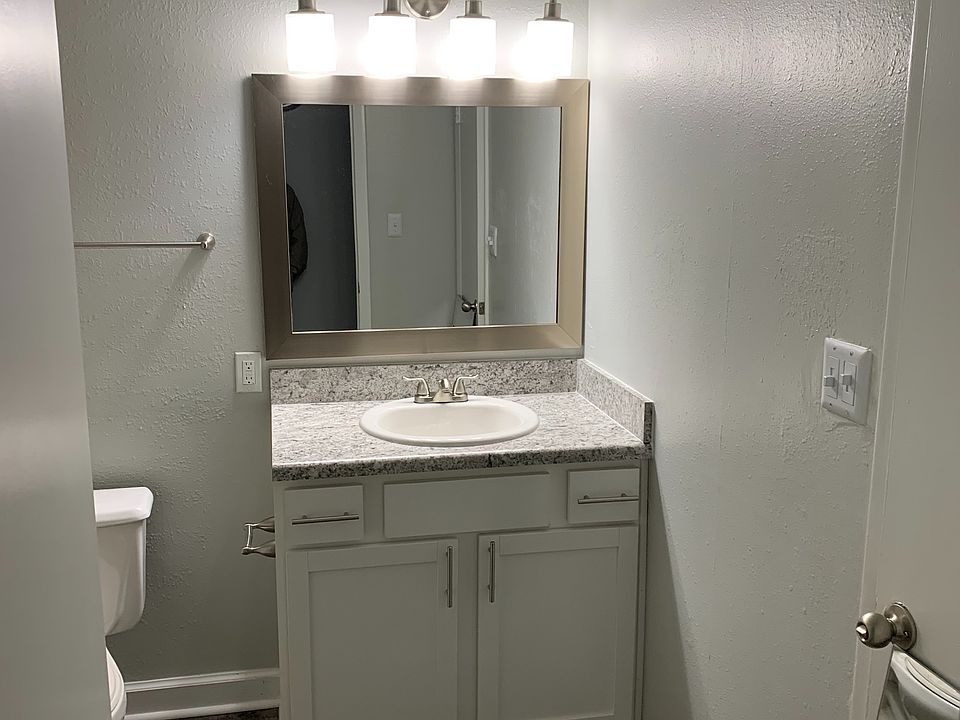 New Irving Heights Upgraded Bathroom