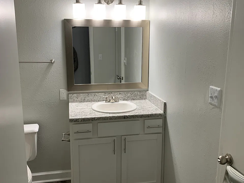 New Irving Heights Upgraded Bathroom