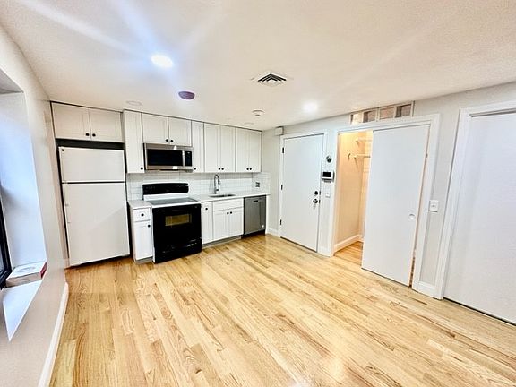 2nd image of 25 Fleet St #3