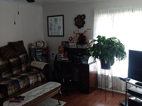 3rd image of 1032 N Elm St