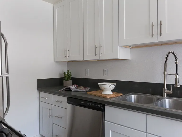 1815 E 2nd St #17 — Photo 9