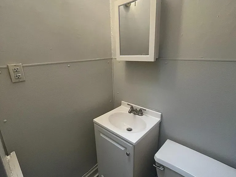 814 Upland St — Photo 20