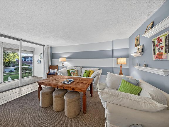 4th image of 400 SE 10th Street #211