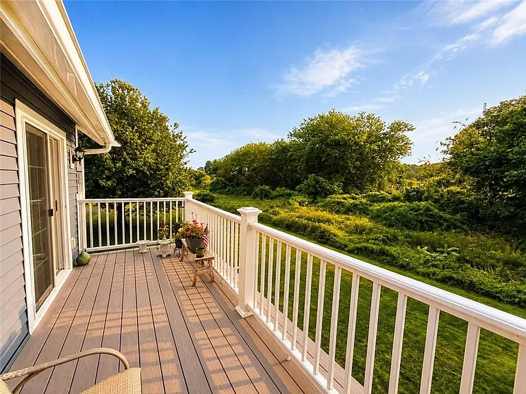 520 Corey Ln — Photo 4