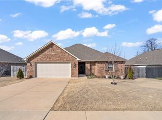 817 Brook St, Gentry, AR 72734