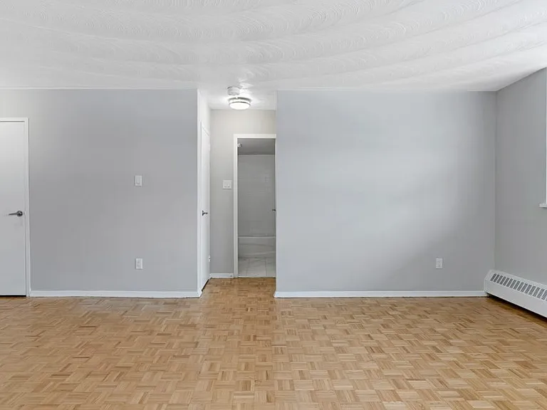 3875 Sheppard Ave E — Photo 8