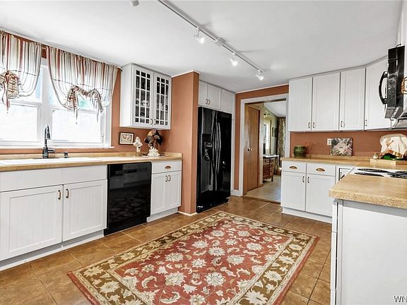 5th image of 12932 Howlett Rd
