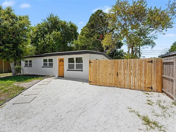 9482 Crestview St, Seminole, FL 33772