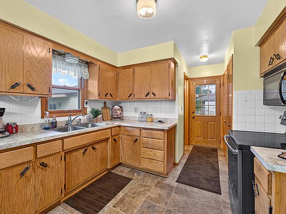 4th image of 8916 S 84th STREET