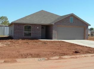 925 Valley View Rd, Enid, OK 73701