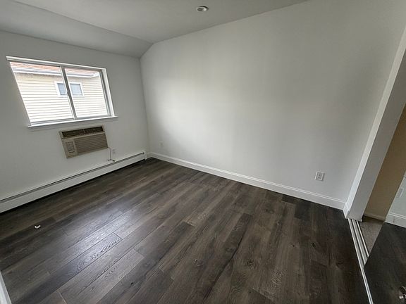 5th image of 46 Lewiston St #2