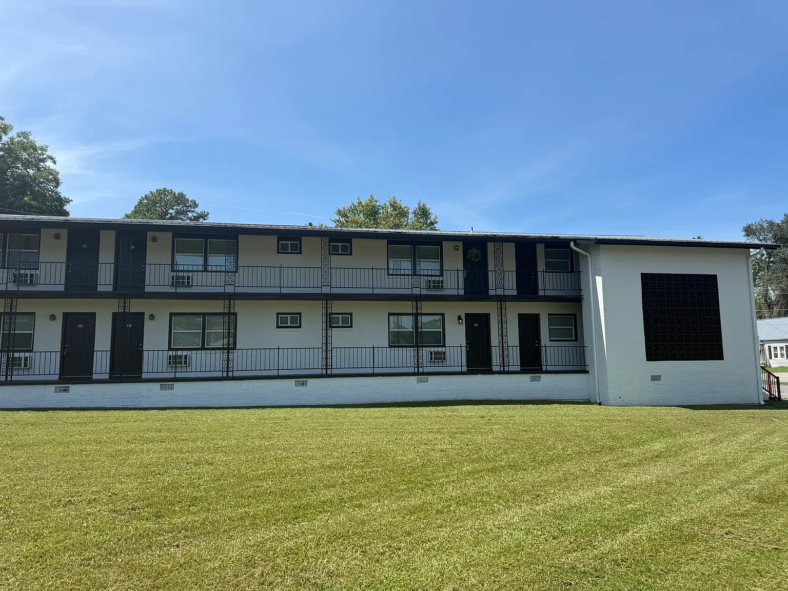 2 bed, 750 sqft, $945 — Photo 1