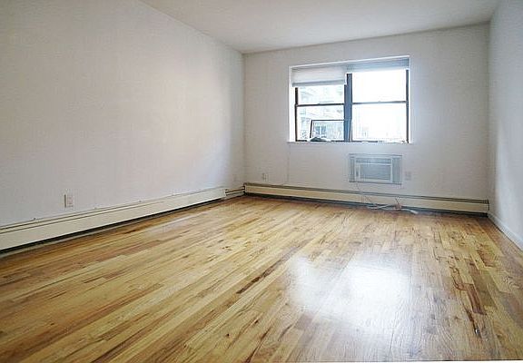 3rd image of 385 Graham Ave #3B