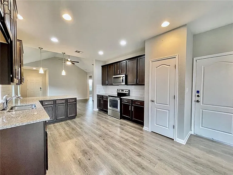 710 Coconut Grove St — Photo 15